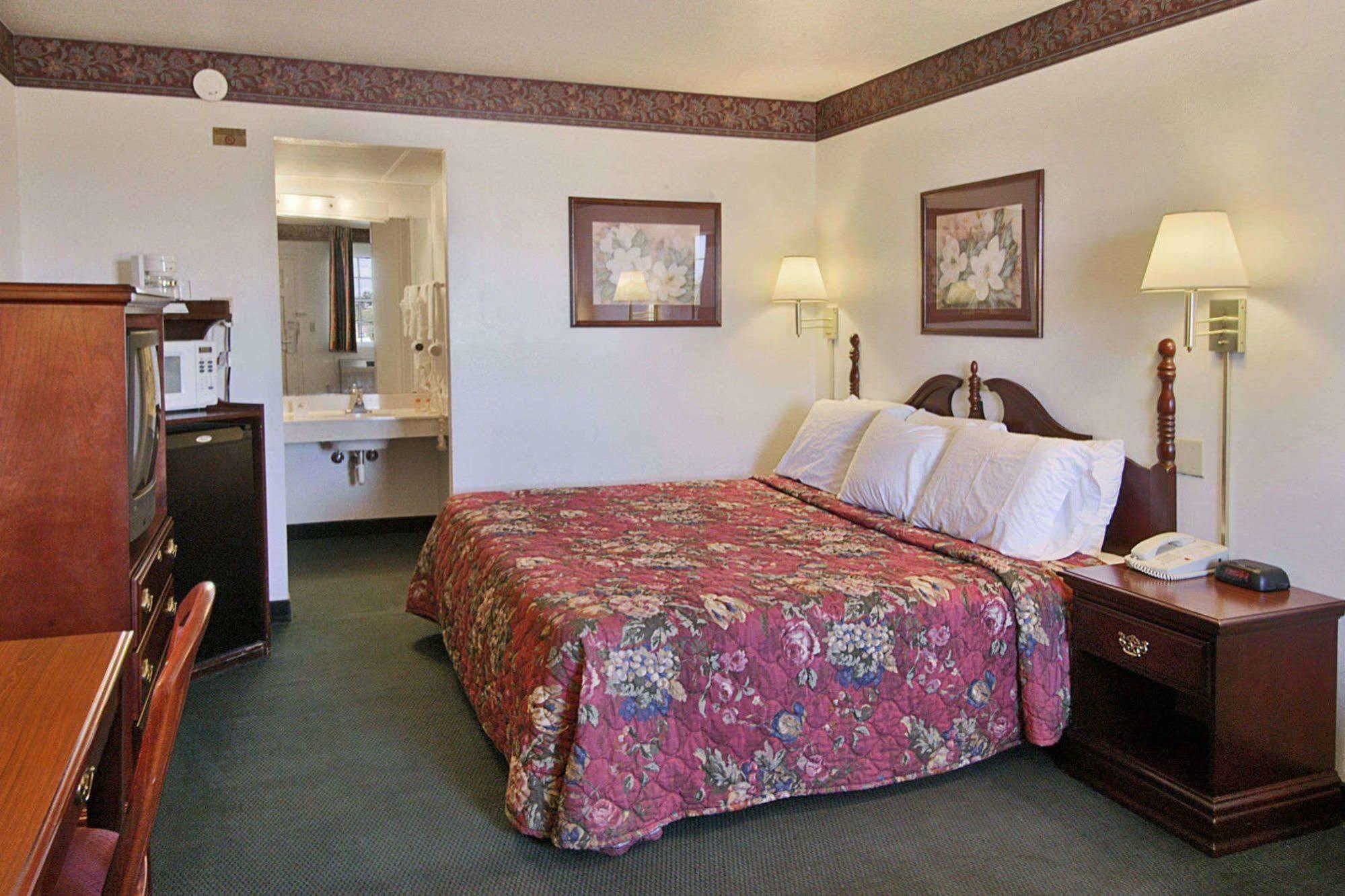 Days Inn Lubbock Texas Tech University Room photo